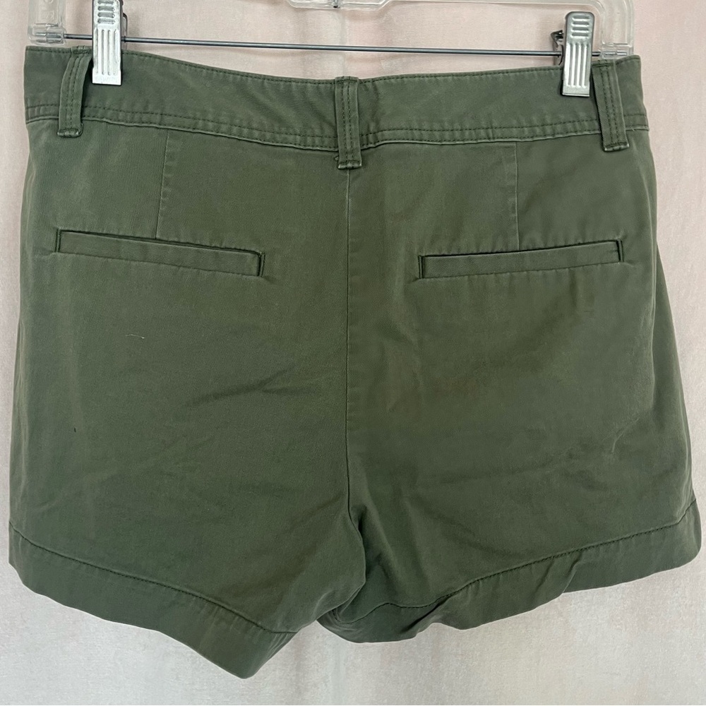 Gap City shorts in army green size 4 #gap #loungewear #brunchshorts - Picture 3 of 4